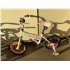 Image 2 : 2 SUPERCYCLE WHITE DOODLE BIKE FIXED GEAR KIDS BIKES (ONE WITH TRAINING WHEELS)