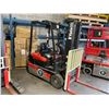 Image 2 : YALE ERP030THN48TE082 3 STAGE 189" MAST 3,000 LBS CAPACITY SOLID RUBBER TIRE SEATED COUNTERBALANCE