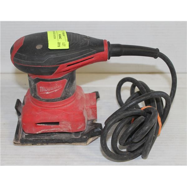 MILWAUKEE SANDER