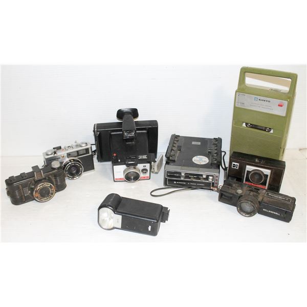 BIN OF 6 VINTAGE CAMERAS + 28 TRADE PLAYERS