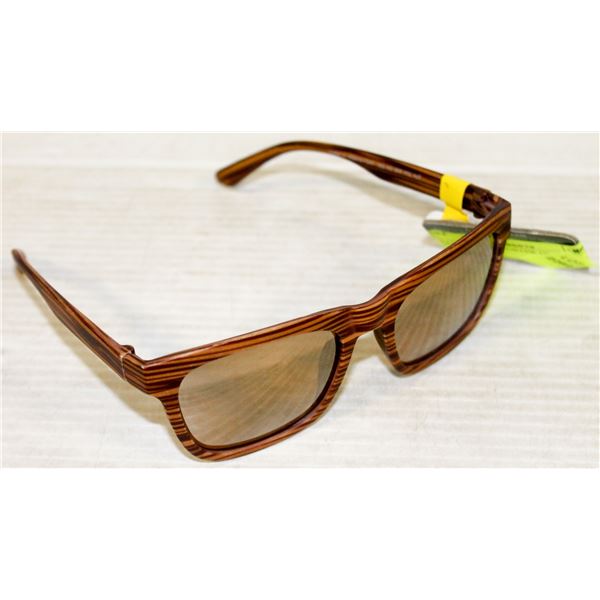 PAIR OF NEW FOSTER GRANT SUNGLASSES