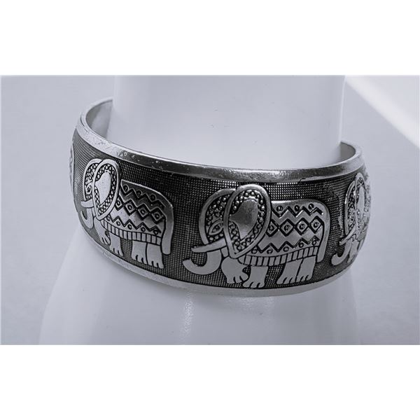 16)  TIBETAN SILVER ELEPHANT MOTIF CUFF STYLE