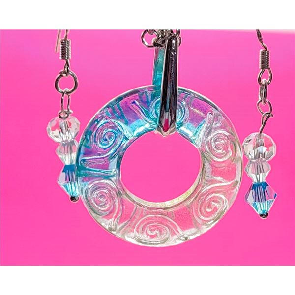 32)  PALE BLUE/YELLOW TITANIUM CIRCLE PENDANT