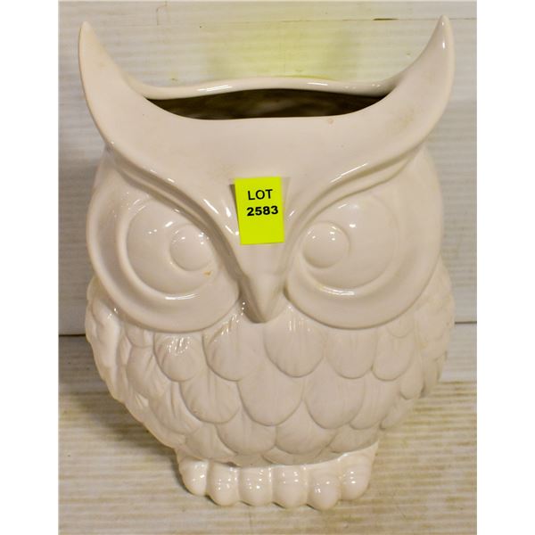 WHITE OWL VASE