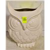 Image 1 : WHITE OWL VASE