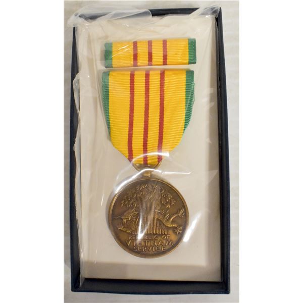 USA FULL SIZE VIETNAM SERVICE MEDAL SET