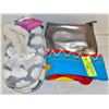 Image 1 : SLIPPERS SIZE7-8 & 2-3 AND WONDER WOMAN SOCKS