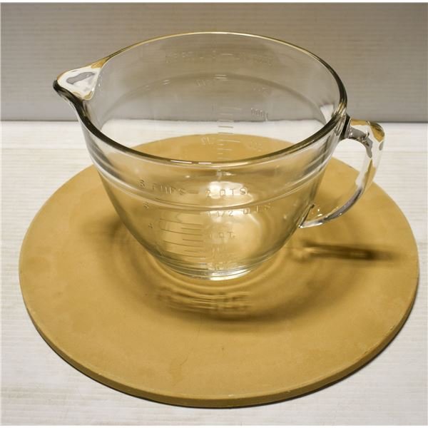 BOX WITH PAMPERED CHEF 8 CUP/2 QT. MEASURING