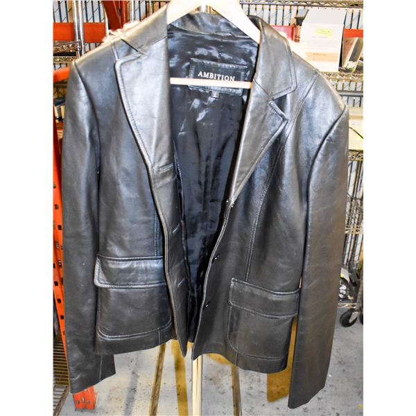 LADIES SIZE XL LEATHER JACKET FITS SMALLER