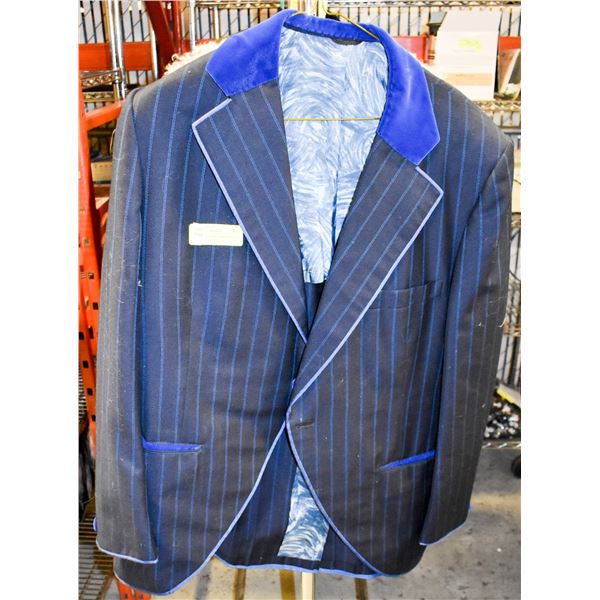 VINTAGE HOLT RENFREW SMOKING JACKET SIZE LARGE