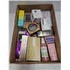 Image 1 : FLAT OF VARIOUS TOILETRIES