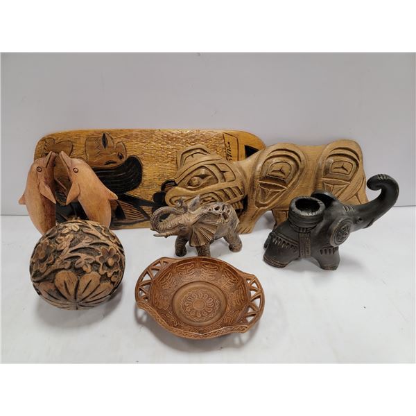 FLAT OF WOOD DECOR ITEMS