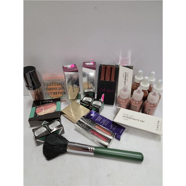 LARGE BAG OF VARIOUS NEW MAKEUP