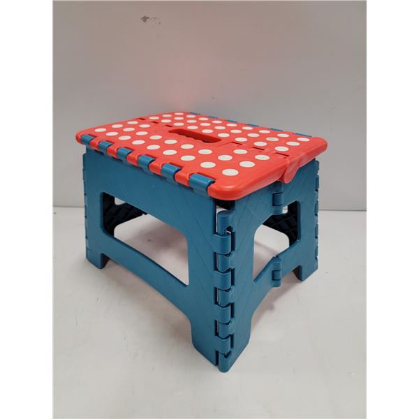 FOLDING STEP STOOL