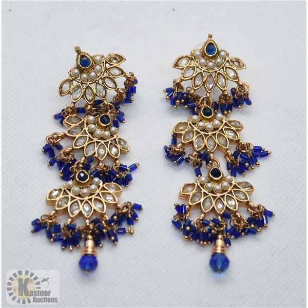 ESTATE PAIR OF EARRINGS WITH SAPPHIRES