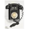 Image 1 : VINTAGE WALL MOUNTED DIAL PHONE