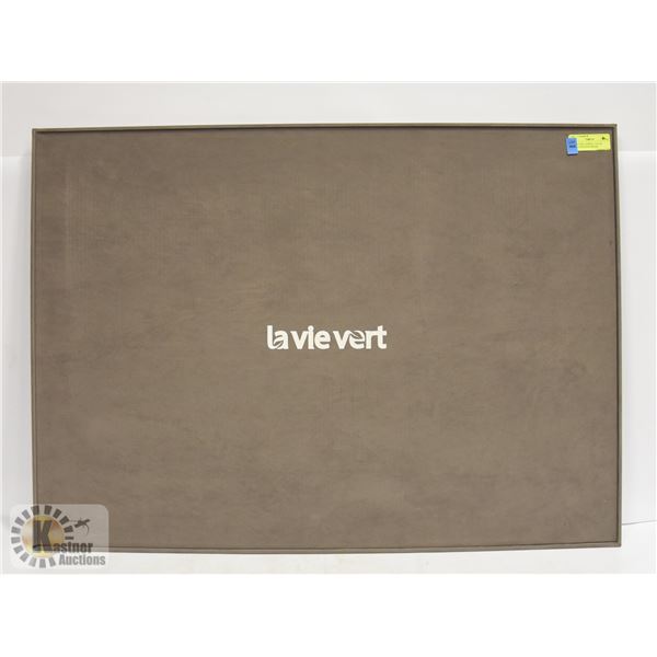 LA VIE VERT APPROX. 36 X 26" PUZZLE BUILDING BOARD