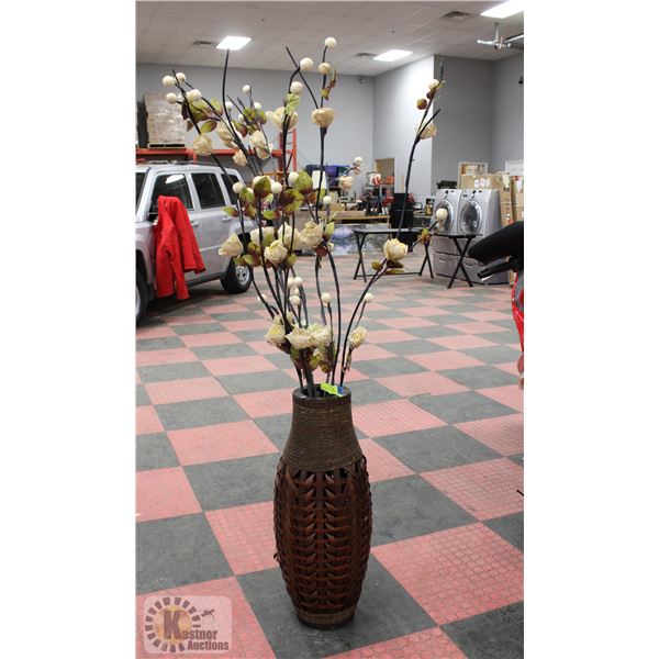 WICKER VASE WITH FLOWER DECOR