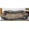 Image 1 : SQUARE SHAPED PET BED.