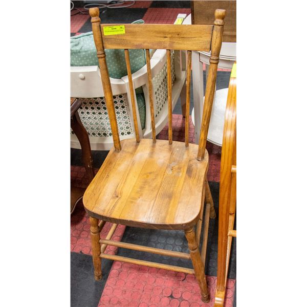 VINTAGE WOODEN DINING CHAIR