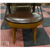 Image 1 : VINTAGE STOOL 17" X 23" X 16"