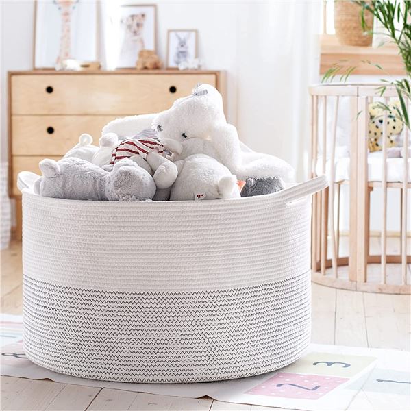 NEW WHITE RATTAN STYLE FABRIC LAUNDRY HAMPER