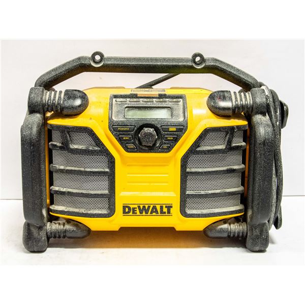 DEWALT HEAVY DUTY RADIO