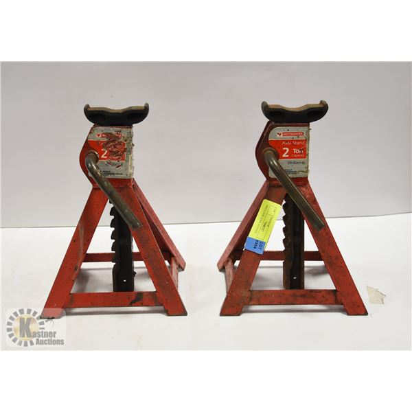 PAIR OF 2 TON AXEL STANDS