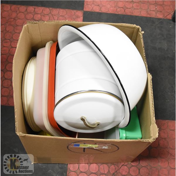 VINTAGE TUPPERWARE & ENAMELWARE ASST. BOX LOT