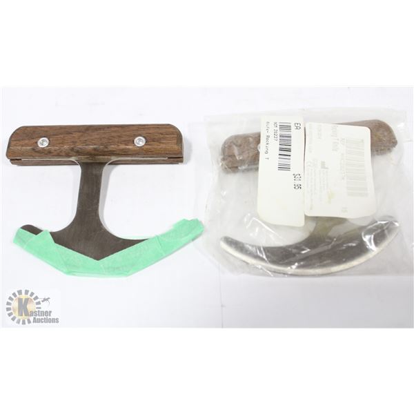 SET OF 2 ROCKING T KNIVES