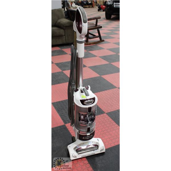 SHARK PROFESSIONAL ROTATOR VACUUM
