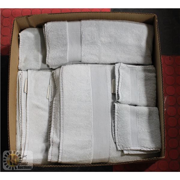BOX WITH SET OF POTTERY BARN TOWELS - 2 BATH