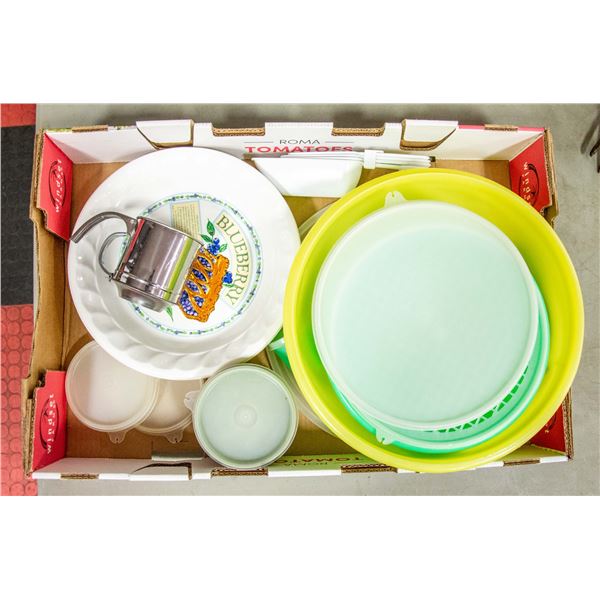 FLAT WITH TUPPERWARE CONTAINERS WITH LIDS