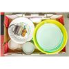Image 1 : FLAT WITH TUPPERWARE CONTAINERS WITH LIDS