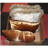 Image 1 : BOX WITH 2 BOMBAY DECORATIVE PILLOWS (16" X 16")