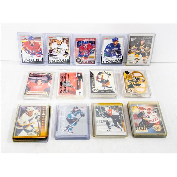LOT OF 30 HOCKEY CARDS WITH SETS