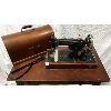 Image 2 : SINGER SEWING MACHINE WITH TABLE