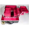 Image 1 : CABOODLES LOVESTRUCK TRAIN CASE