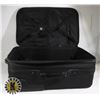 Image 1 : KIRKLAND SIGNATURE LUGGAGE BOX