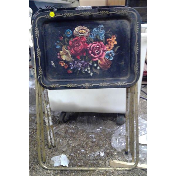 2 TV trays roses 18"x13"