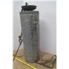 Image 2 : 1 vintage sprayer c/w wand and straps 25" tall