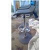 Image 2 : 3- Black adjustable bar stools