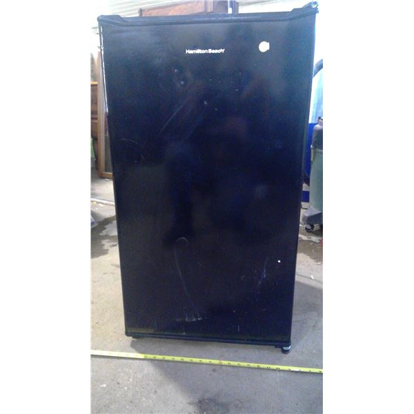 Black mini fridge- Hamilton Beach