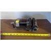 Image 1 : 90 degree adjustable vice