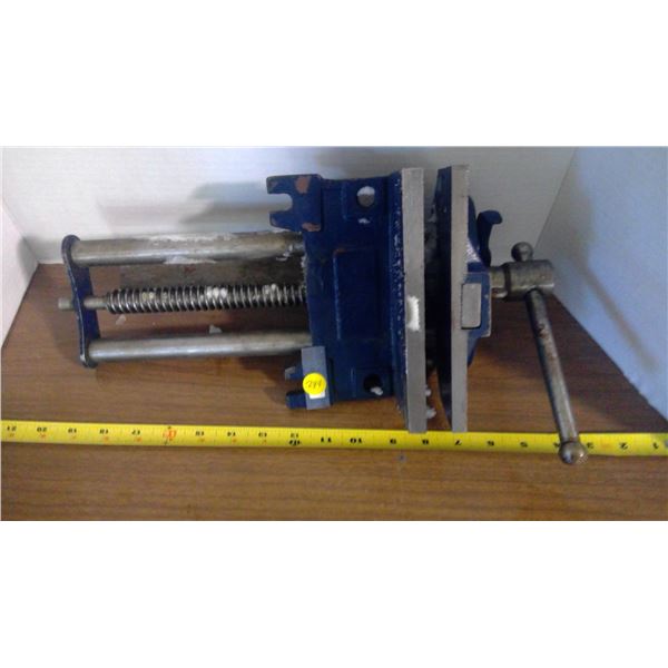 Heavy duty Mastercraft vice