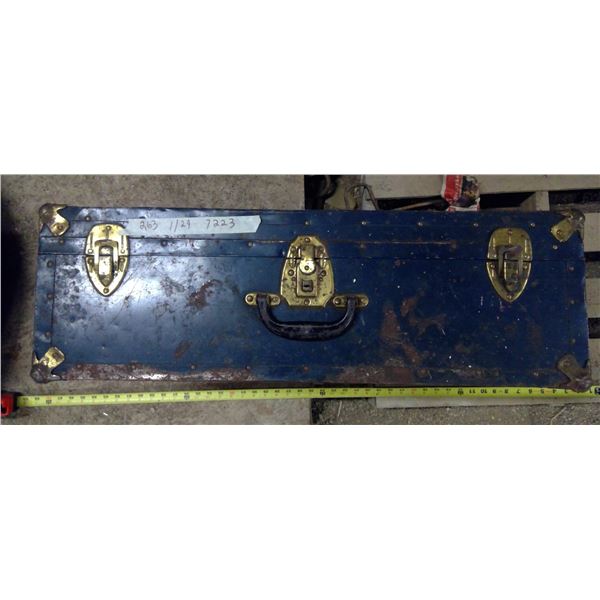 Vintage blue luggage case no key