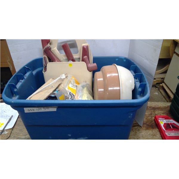 Plastic Sterling tote , vacuum access, humidifier, roaster