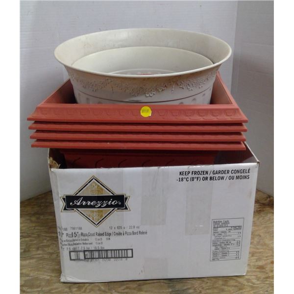 Box of assorted plant pots