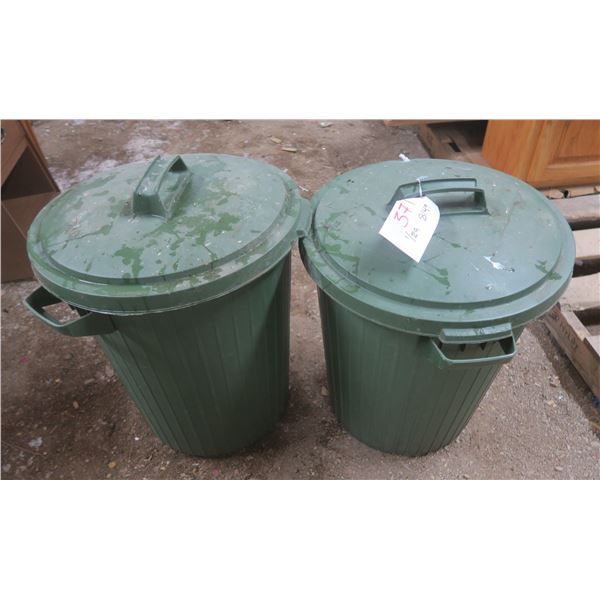 2 x Rubbermaid Trashcans