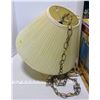 Image 1 : Hanging lamp with chain